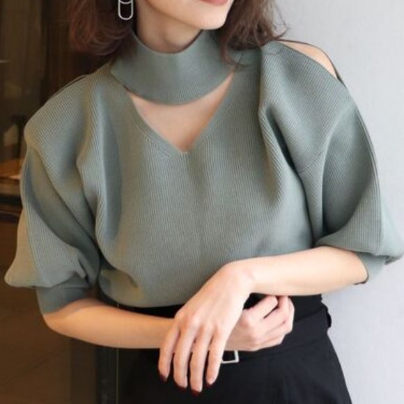 V-neck open shoulder Knit top - Picture 2 of 7